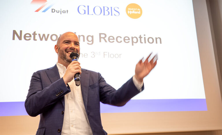 Speaker presents networking session